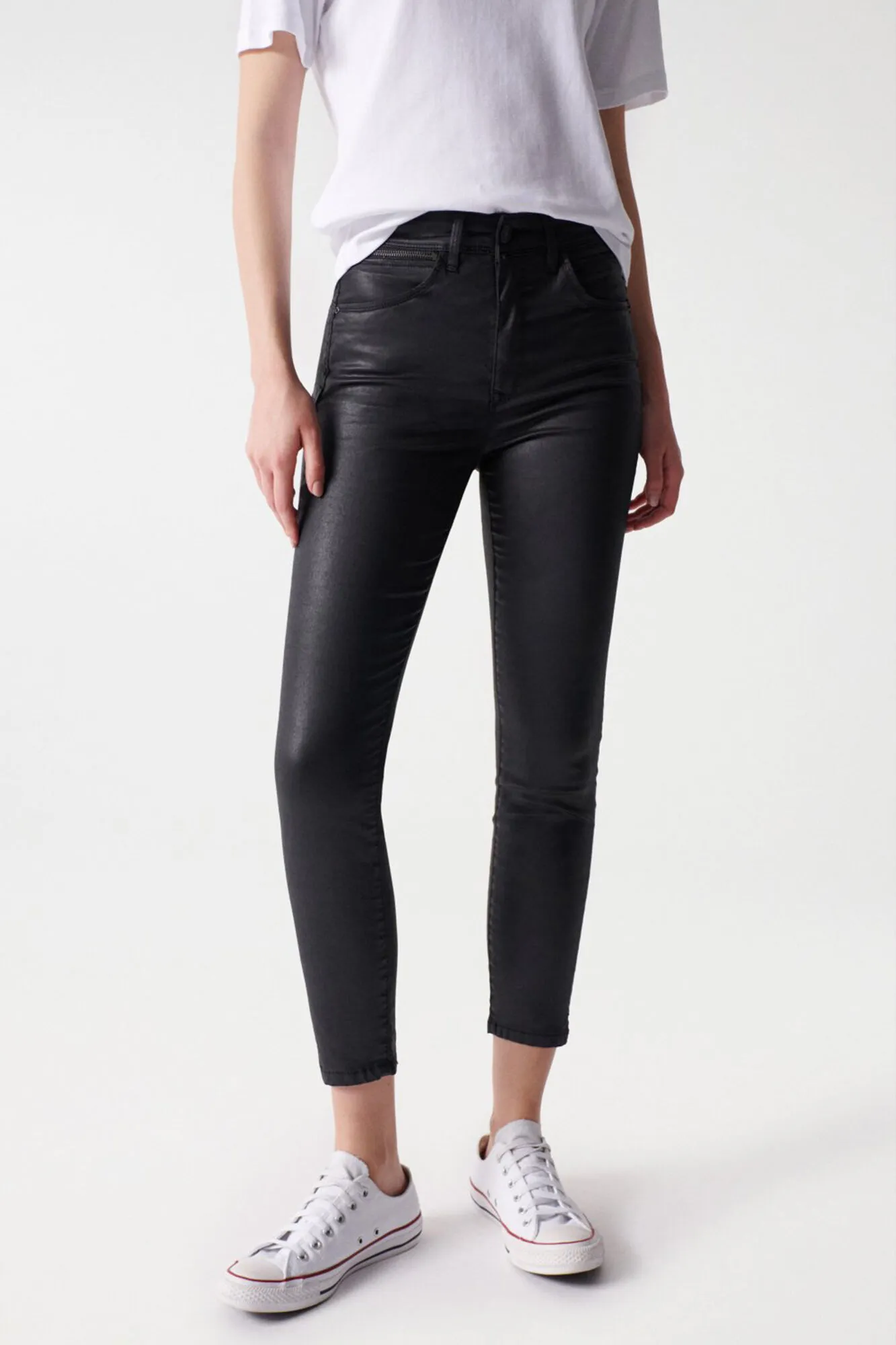 Faith cropped push-in jeans with a coating effect