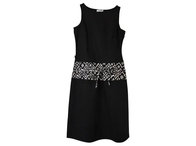 Moschino Vestido Moschina Jeans negro con cinturilla floral. ESO 40 